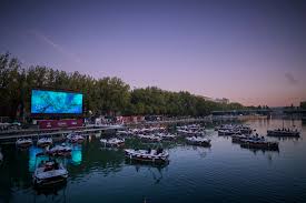 پاریس رودخانه سن را به یک سینمای شناور تبدیل می‌کند!