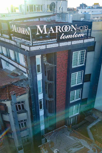maroon tomtom