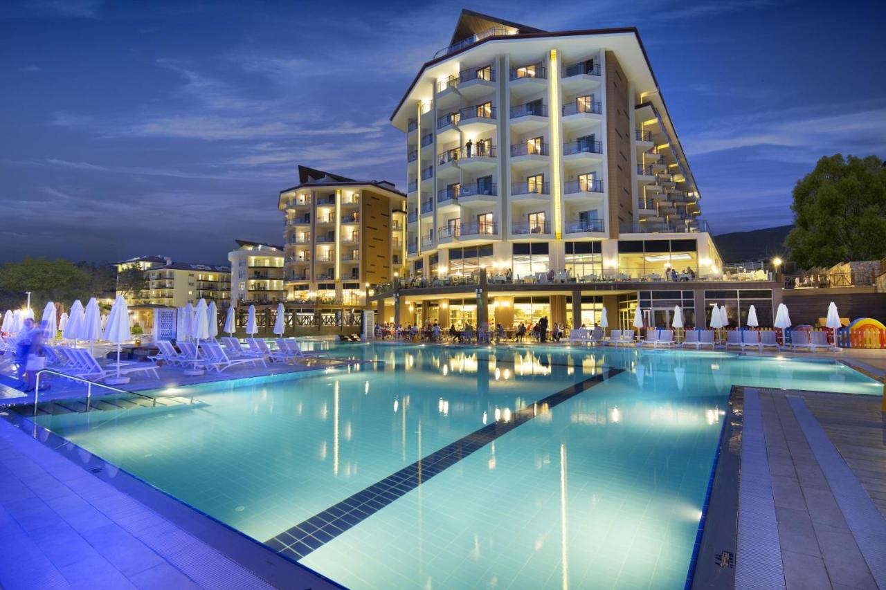 ramada suites kuşadası